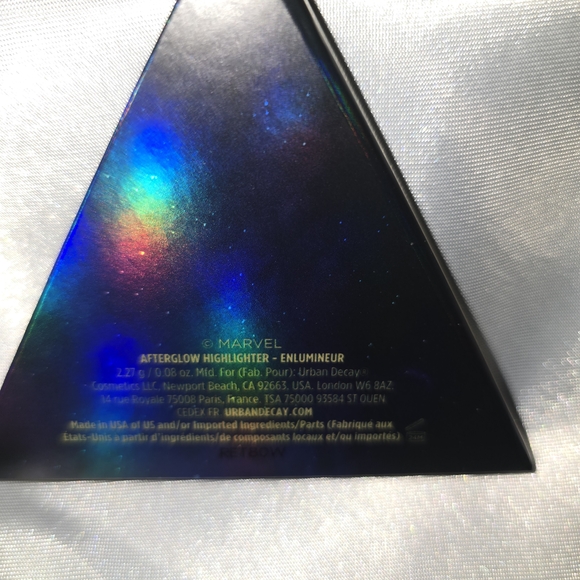 Marvel Gold and Black Makeup Decor - Picture 4 of 4